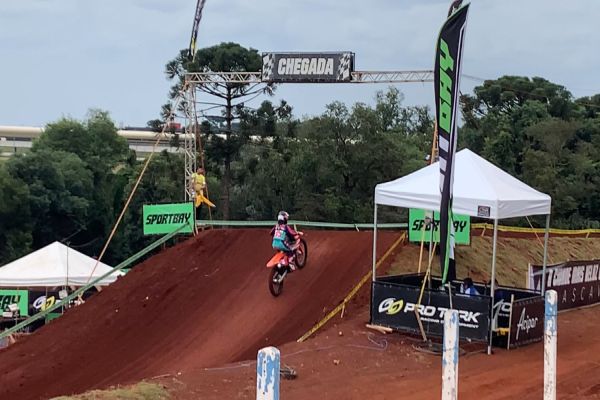 Cascavel acelera emoções com abertura do Campeonato Paranaense de Motocross