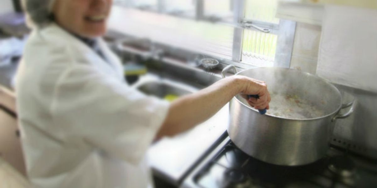 Terceirização das merendeiras escolares preocupa servidores efetivos em Cascavel