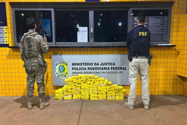 Imagem referente a notícia: Casal é flagrado com 95 kg de cocaína escondidos em caminhonete na BR-277 em Cascavel