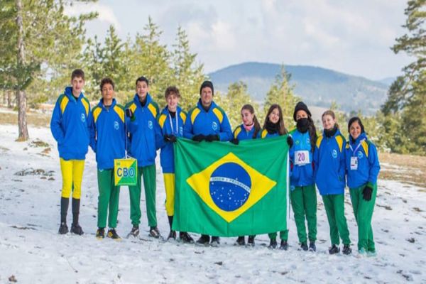 Atletas paranaenses conquistam 11 medalhas em mundial escolar realizado na Sérvia