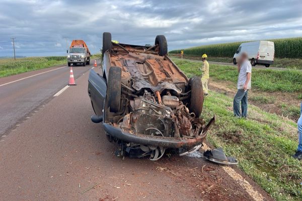 Jovem de 19 anos fica ferido após capotamento na BR-467 em Cascavel