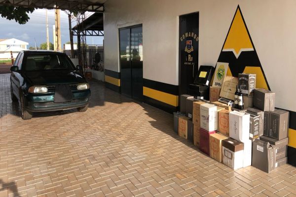 Veículo carregado com 380 garrafas de vinho estrangeiro é apreendido após tentativa de fuga na PR-486
