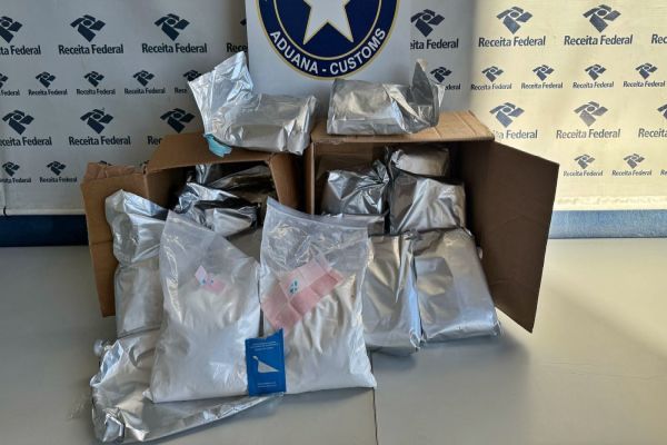 Receita Federal apreende 16 kg de cocaína em transportadora de Cascavel