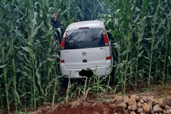 PRF apreende carro carregado com cigarros contrabandeados na BR-369, em Corbélia