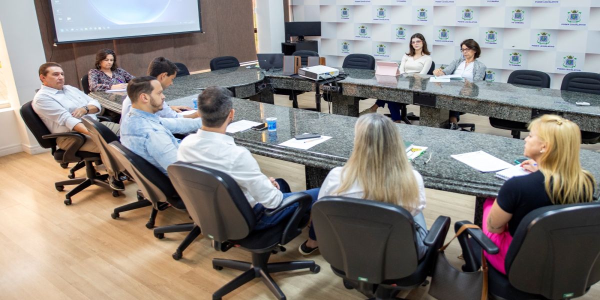 Reunião prepara campanha nas escolas para combate ao uso do cigarro eletrônico