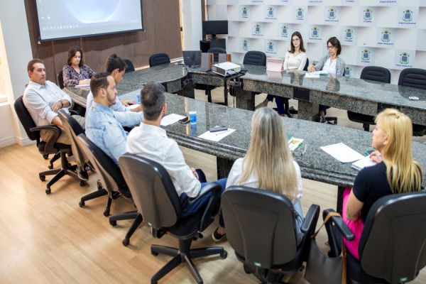 Reunião prepara campanha nas escolas para combate ao uso do cigarro eletrônico