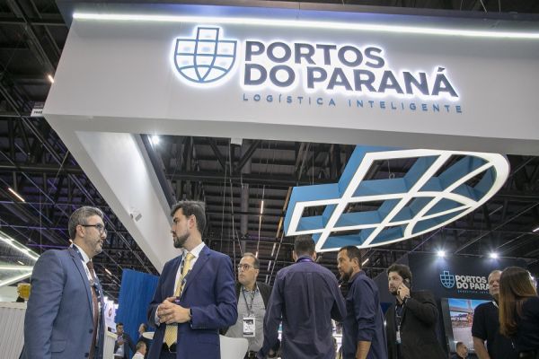 Portos do Paraná impulsiona negócios e debate avanços legais em evento portuário