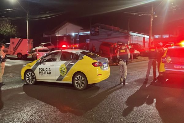 Imagem referente a notícia: Homem é morto com tiro de calibre 12 em empresa de vigilância armada em Cascavel; polícia esclarece
