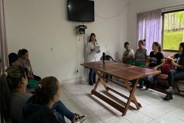 Abril Verde: Vigilância em Saúde de Corbélia promove ação de conscientização na ACOMAR