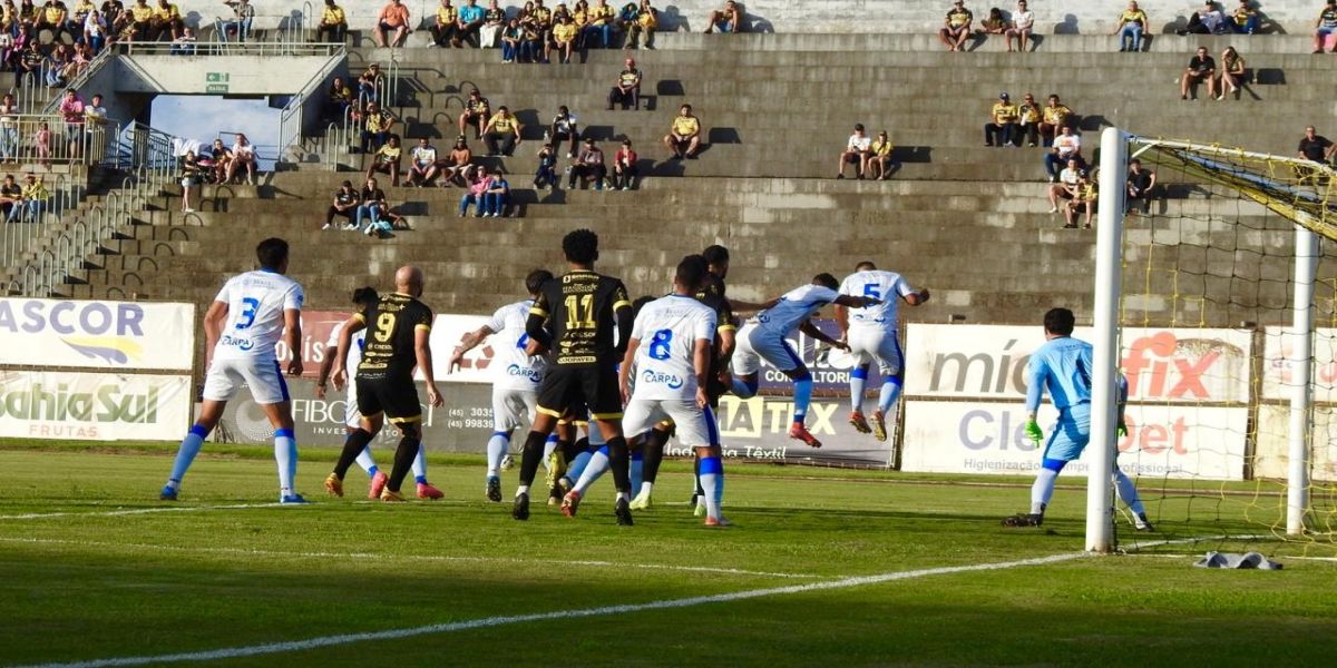 FC Cascavel sofre goleada em casa e amplia sequência negativa na temporada