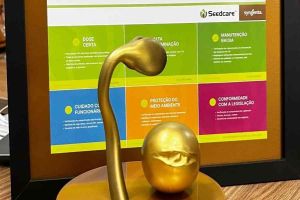 Imagem referente a notícia: UBS Coopavel recebe certificação de excelência no tratamento de sementes