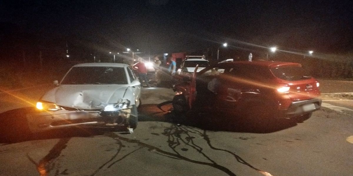 Colisão frontal deixa três pessoas feridas na PR-317 em Toledo