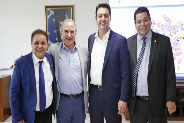 Foto relacionada a notícia: Prefeitura recebe aval para pacote de obras na educação, pavimentação urbana e estradas rurais de Cascavel
