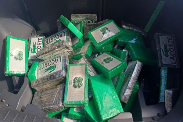 PRF apreende mais de 80 quilos de cocaína após perseguição na BR-277, no Paraná