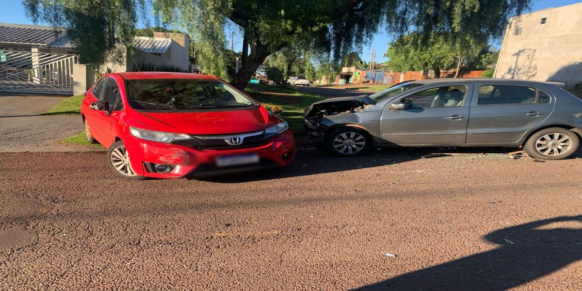 Forte colisão de trânsito é registrado no Jardim Clarito