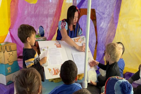 Imagem referente a notícia: Escola Dom Bosco promove “Tendas Literárias” e celebra o Dia Mundial do Livro com atividades interativas