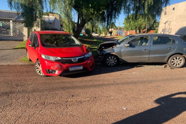Forte colisão de trânsito é registrado no Jardim Clarito