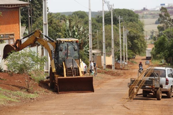 Comissão de Obras questiona secretaria sobre retomada da pavimentação no Lago Azul