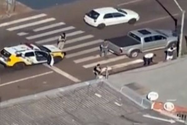 Helicóptero da PM auxilia na localização de Hilux clonada em Cascavel