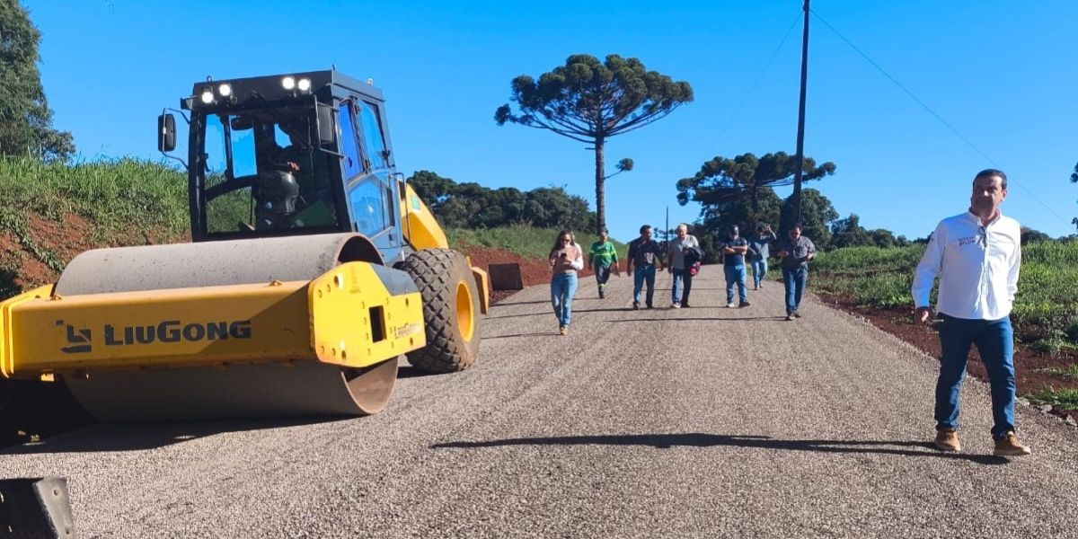 Tecnologia de pavimentação usada em estradas rurais de Cascavel atrai comitiva internacional