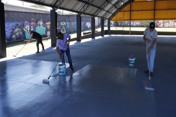 Imagem referente a notícia: Quadra de skate do Jardim Veneza é revitalizada para uso da comunidade