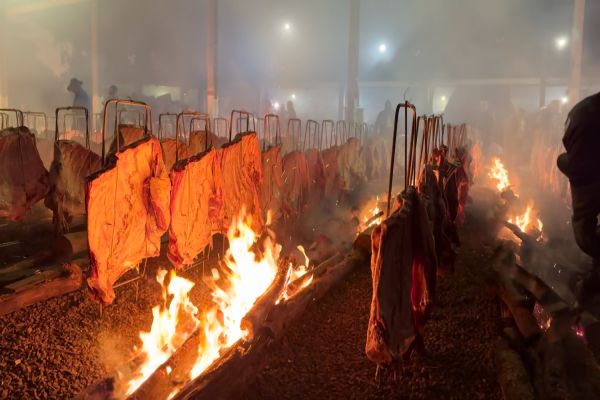 Imagem referente a notícia: Maior churrasco do Brasil reúne milhares na 57ª Festa do Trabalhador em Cascavel