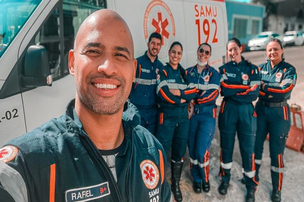 Imagem referente a notícia: Equipe do SAMU auxilia parto em residência em Cascavel