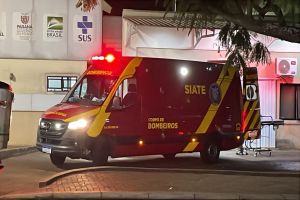 Imagem referente à notícia: Mulher sofre traumatismo craniano após queda em via pública no bairro Cataratas, em Cascavel