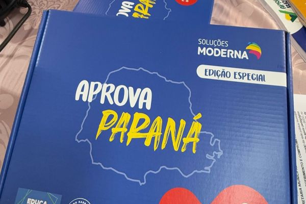 Alunos do 5º ano da rede municipal de Corbélia recebem materiais do Aprova Brasil