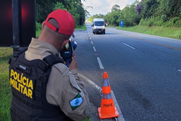 Motoristas embriagados são flagrados em operação na PR-180 e um é preso em Cascavel