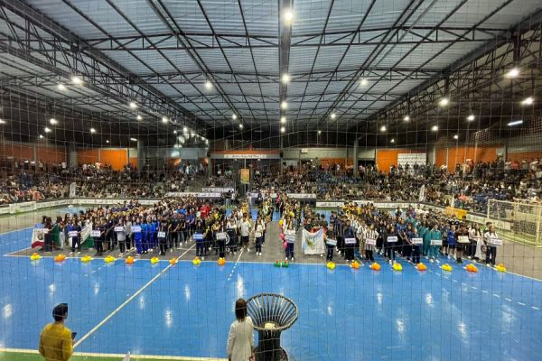 Corbélia celebra a abertura da fase regional dos Jogos Escolares do Paraná com grande público e autoridades presentes