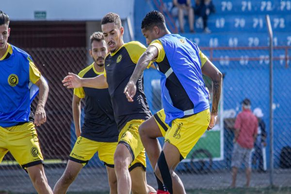 Cianorte domina clássico paranaense e assume liderança da Série D