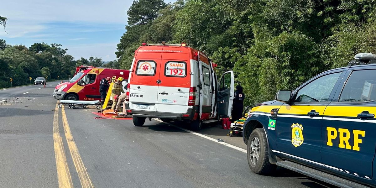 Caminhão carregado com soja invade pista contrária e causa acidente com morte na BR-277