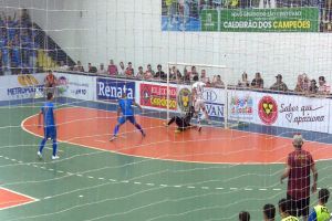 Imagem referente a notícia: Cascavel Futsal goleia ACEL e se mantém na briga pelo topo do Paranaense