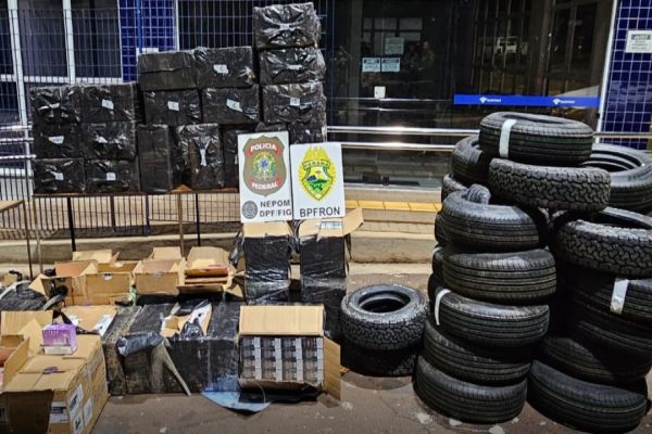 PF fecha depósito ilegal e apreende barcos em operação contra contrabando no rio Paraná