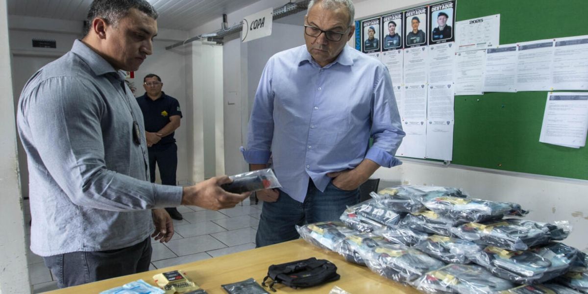 Guarda Municipal de Toledo realiza entrega de kits de atendimento pré-hospitalar de combate