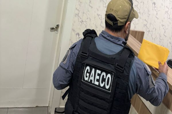 Imagem referente a notícia: GAECO deflagra operação contra fraudes em licitações na área da saúde em Cascavel