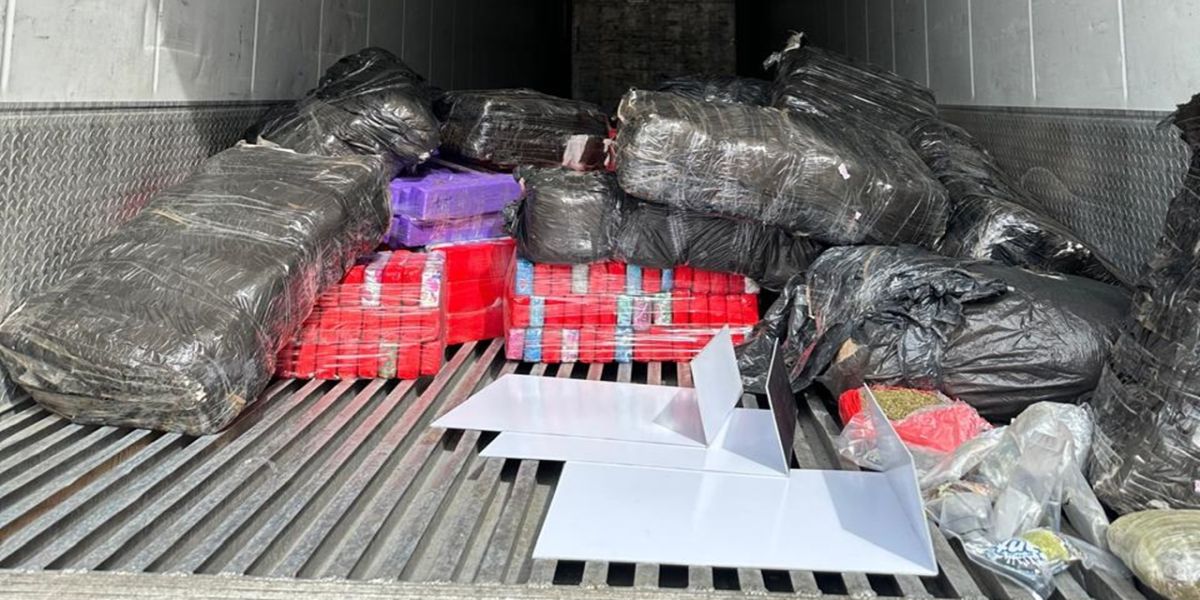 Ação conjunta apreende 800 quilos de drogas em caminhão paraguaio no Paraná