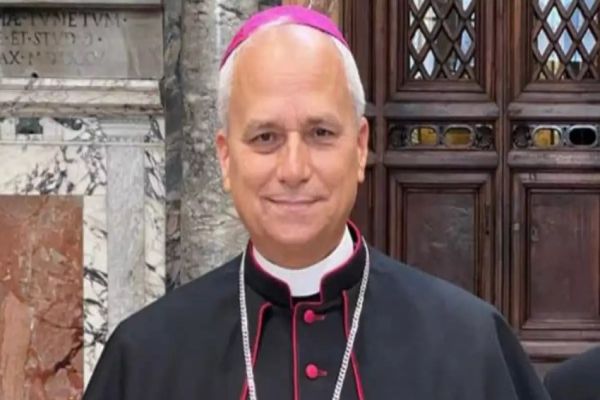 Imagem referente a notícia: A Igreja Católica tem um novo Papa: Robert Francis Prevost é eleito e adota o nome Leão XIV