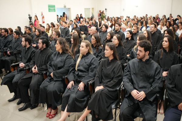 Imagem referente a notícia: Juramento coletivo reúne 49 novos advogados de várias regiões do Paraná em Cascavel