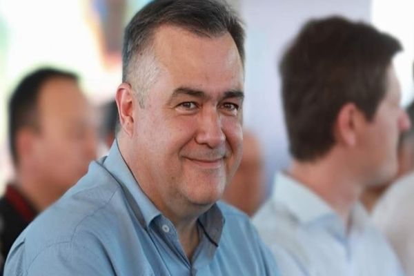 Imagem referente a notícia: Cidadão Honorário: Beto Preto recebe homenagem da Câmara de Cascavel