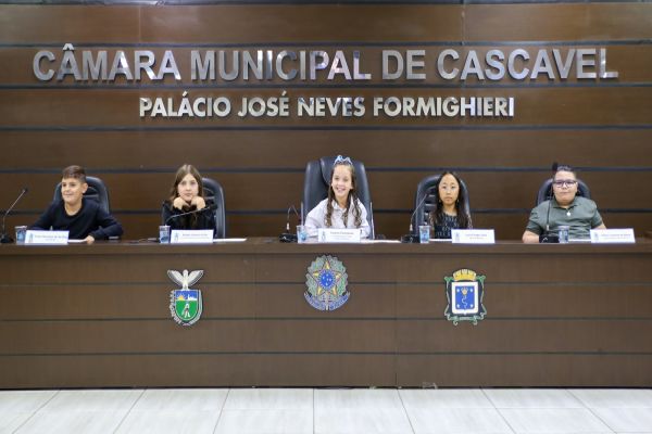 Câmara Mirim toma posse e presidente Yasmin destaca papel dos pais e educadores