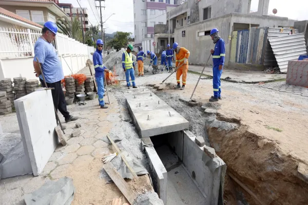 Foto relacionada a notícia: Ratinho Junior sanciona lei que amplia fundo de calamidades para apoio a ações preventivas