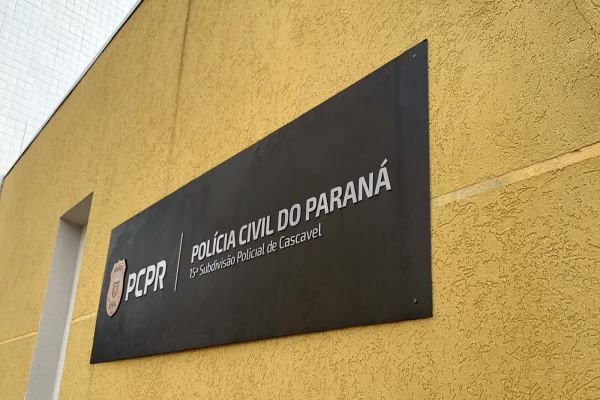 Imagem referente a notícia: Assalto a farmácia em Cascavel termina com prisão rápida e recuperação do dinheiro