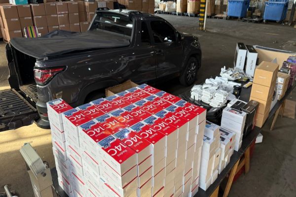 Imagem referente a notícia: Receita Federal apreende mais de R$ 200 mil em mercadorias estrangeiras irregulares na BR-277, no oeste paranaense
