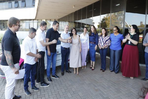 Imagem referente a notícia: Programa "Por Elas Cascavel" recebe novo veículo para reforçar ações em prol das mulheres