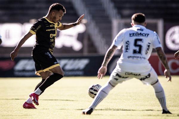 Imagem referente a notícia: FC Cascavel vence a primeira na Série D e espanta crise com vitória sólida em casa