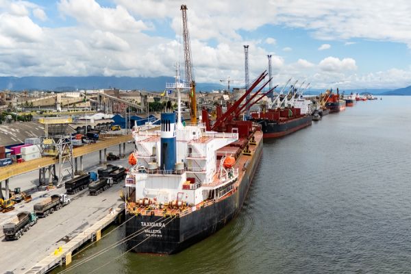 Portos do Paraná recebe prêmio internacional em excelência da indústria portuária