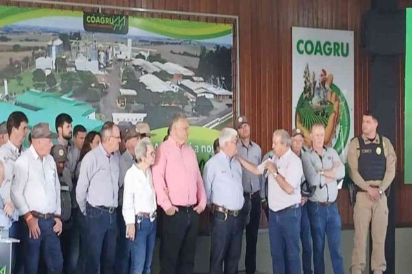 Dilvo prestigia o dia de campo da Coagru e cita papel da intercooperação