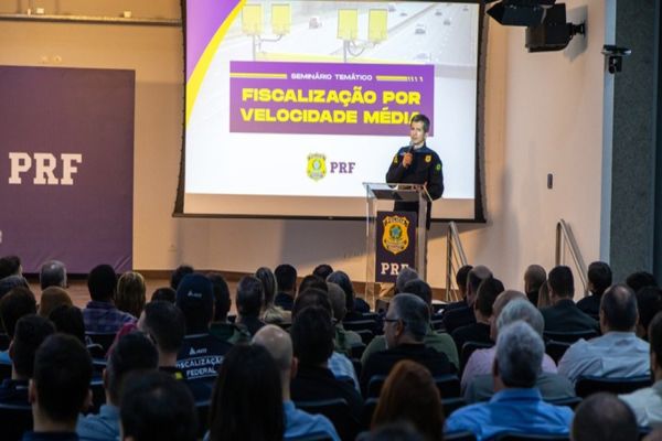 Imagem referente a notícia: PRF realiza evento no Paraná para discussão de fiscalização por velocidade média